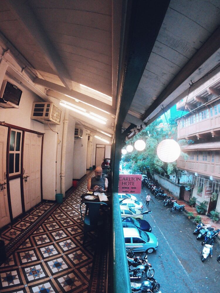 Carlton Hotel