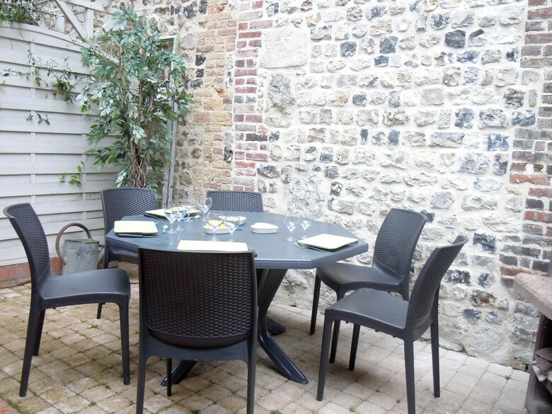 House With 2 Bedrooms In Honfleur, With Wifi