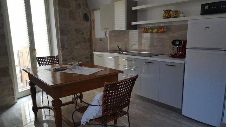 Apartment With 2 Bedrooms In Melfi - 70 Km From The Beach