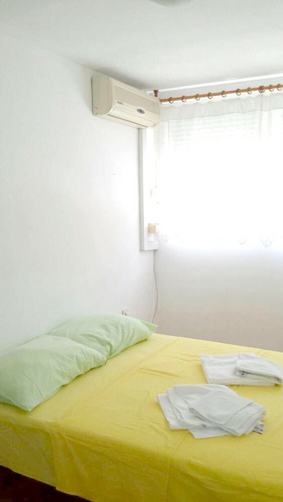 Apartment With 2 Bedrooms In Omi? - 100 M From The Beach