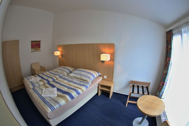 Aparthotel Apartments Krom??�?