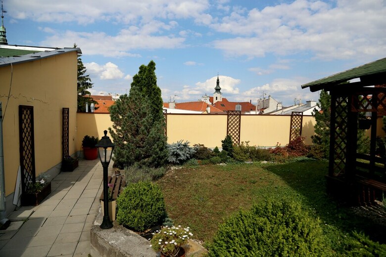 Aparthotel Apartments Krom??�?