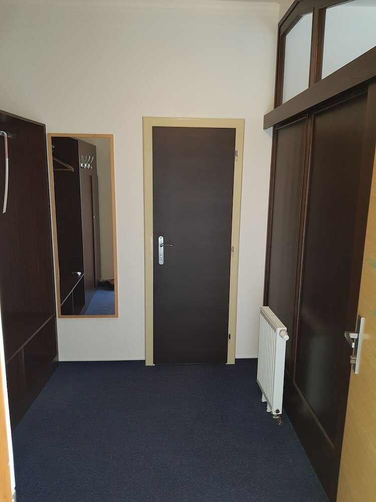 Aparthotel Apartments Krom??�?
