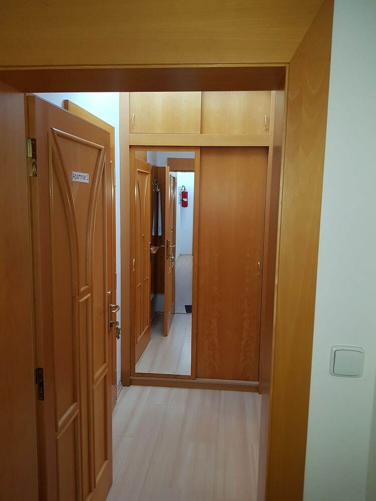Aparthotel Apartments Krom??�?