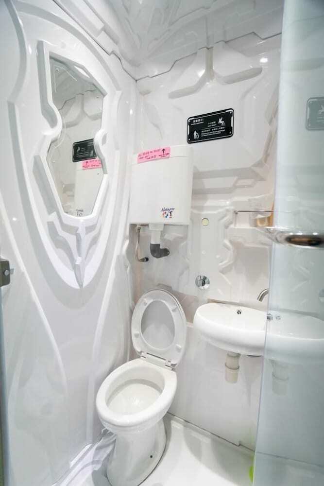 Seaview Capsule Hotel - Hostel