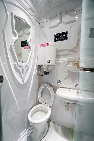 Seaview Capsule Hotel - Hostel