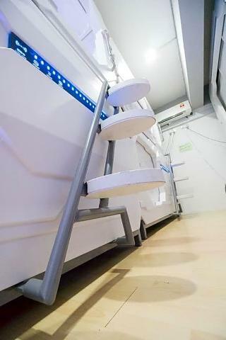 Seaview Capsule Hotel - Hostel