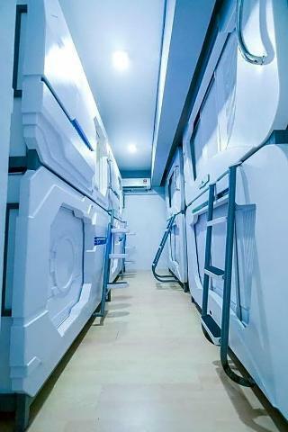 Seaview Capsule Hotel - Hostel