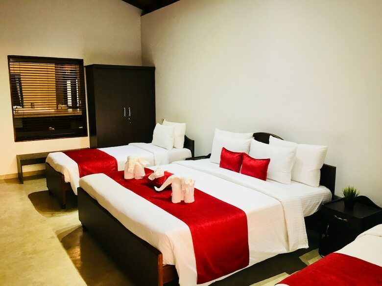 Hotel 8 Plus  Villa