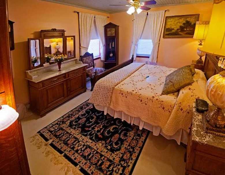 Bed & Breakfast Old Winterport Commercial House