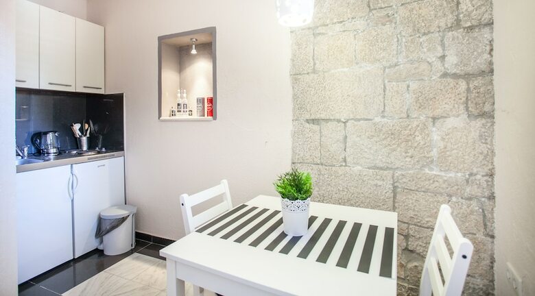 Studio Apartments Emotha