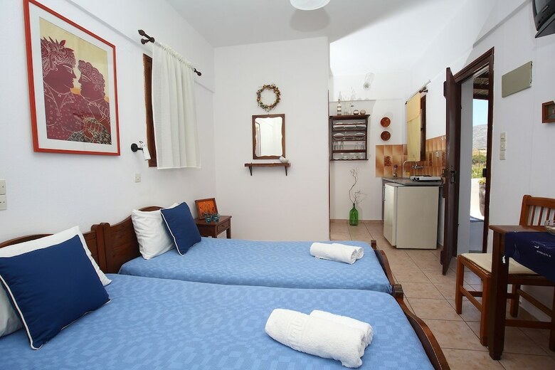 Fivos Studios And Apartments
