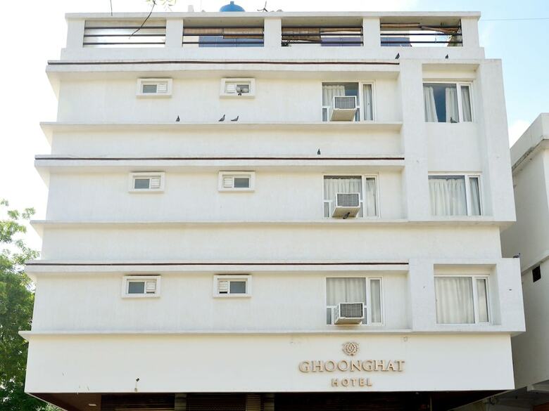 Hotel Oyo 6805 The Ghoonghat Banipark