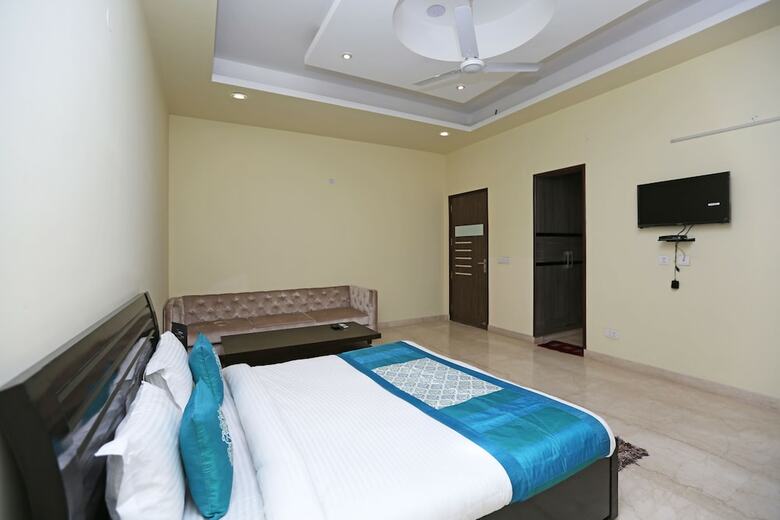 Hotel Oyo 9072 Noida Dreamz
