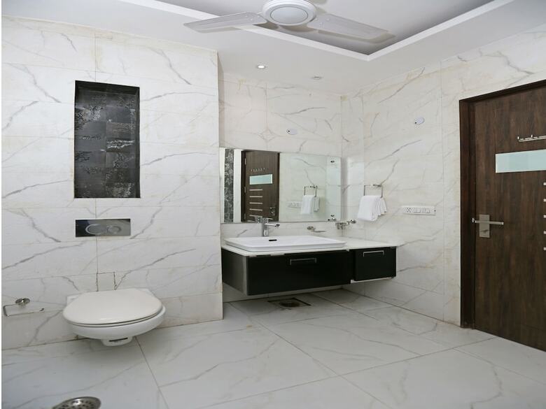Hotel Oyo 9072 Noida Dreamz