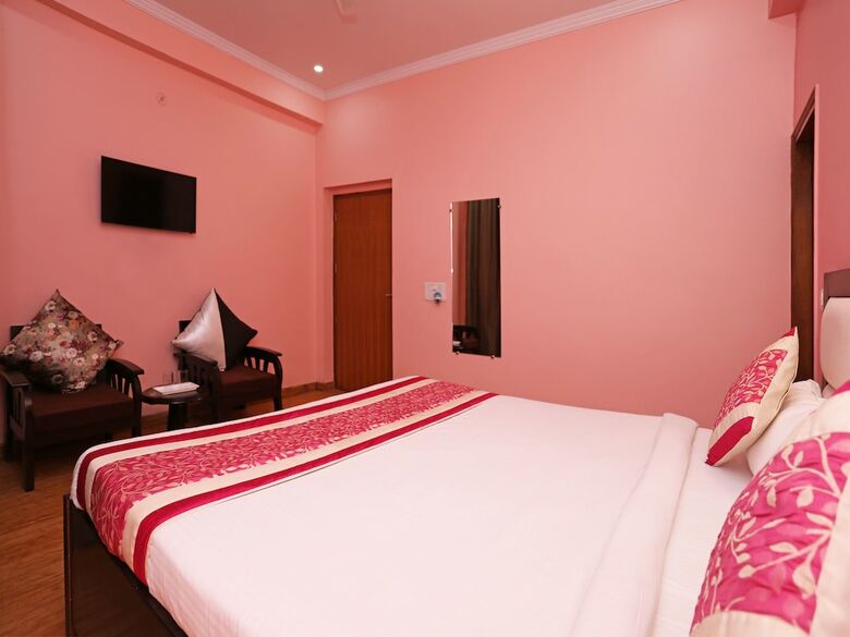 Hotel Oyo 9341 Mascot Pentazz