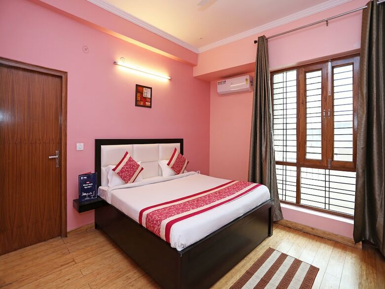 Hotel Oyo 9341 Mascot Pentazz