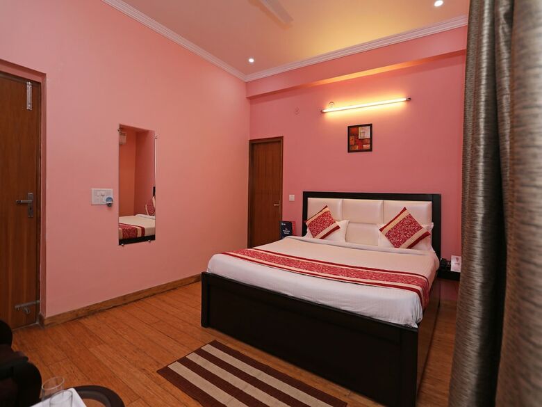 Hotel Oyo 9341 Mascot Pentazz