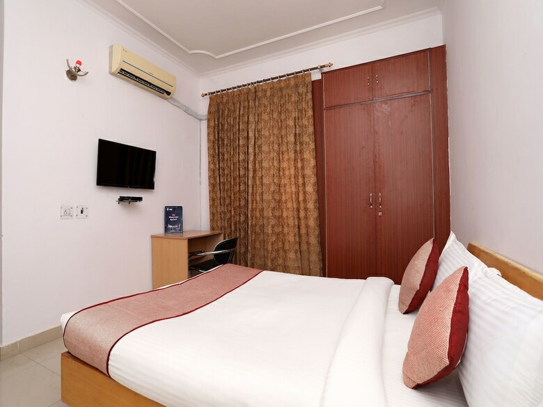Hotel Oyo 9962 Mascot Residency