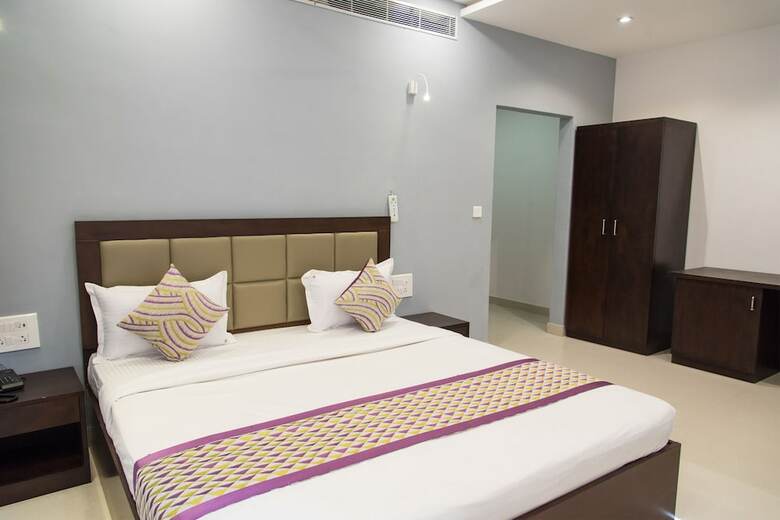 Oyo 10147 Hotel Icon