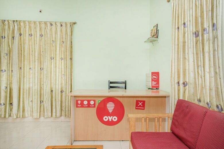 Oyo 11592 Hotel Red Carpet Residence