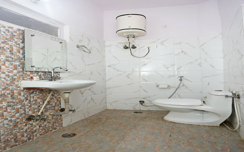 Hotel Oyo 9369 Raj Paradise
