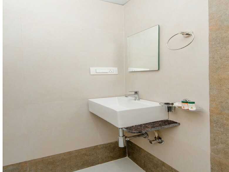 Oyo 11706 Hotel Avion Park