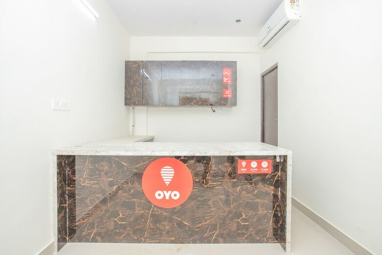 Oyo 10475 Pmr Hotel