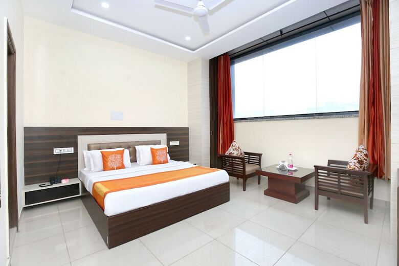 Oyo 10832 Hotel Jb 2
