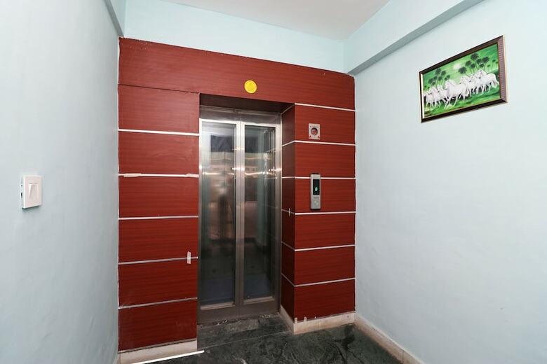 Hotel Oyo 11520 Galaxy Paradise
