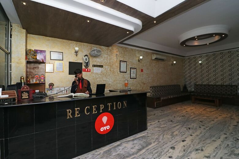 Oyo 11526 Hotel Apollo