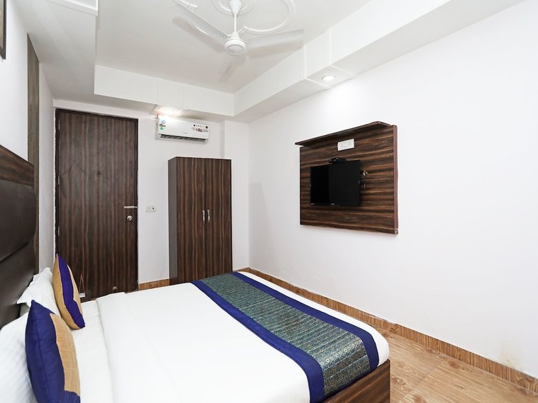 Oyo 10795 Hotel Rs Residency