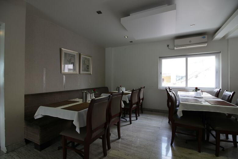 Hotel White Parrot