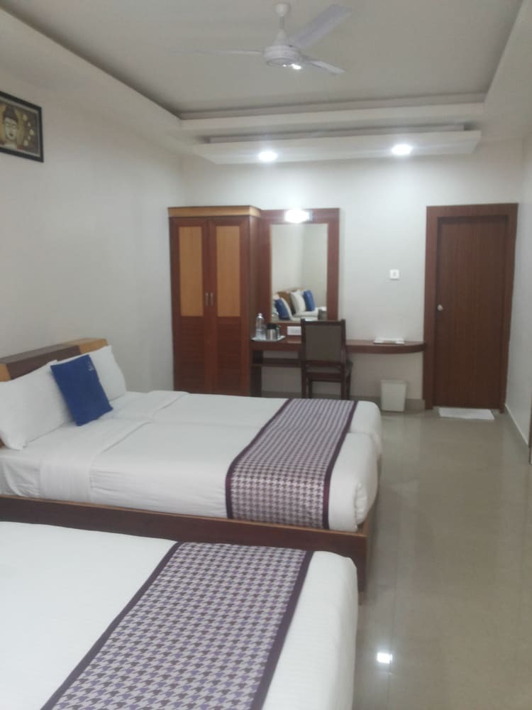 Hotel White Parrot