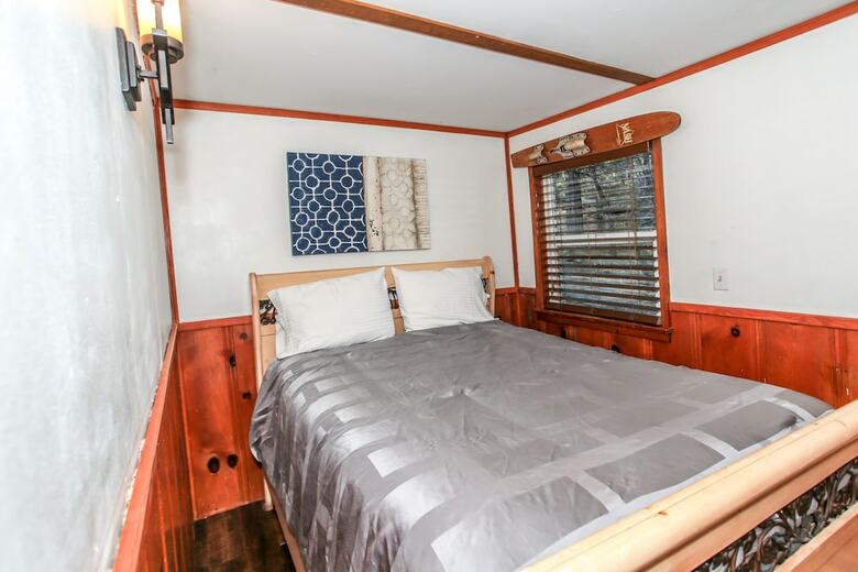 Cabana Ski Bunny Lodge