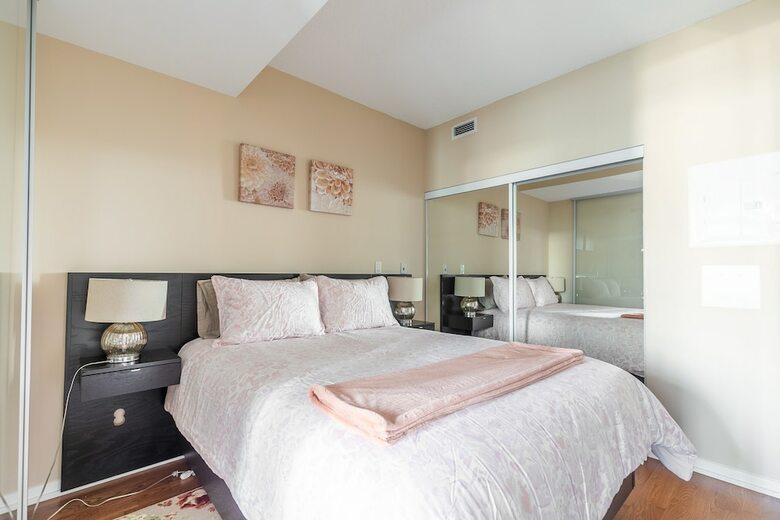 Apartamentos Simply Comfort. Maple Leaf Square
