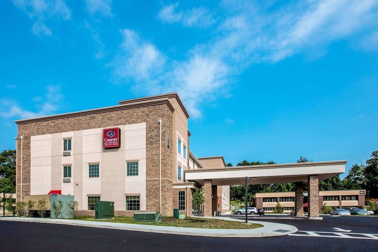 Hotel Comfort Suites Fishkill Near Interstate 84