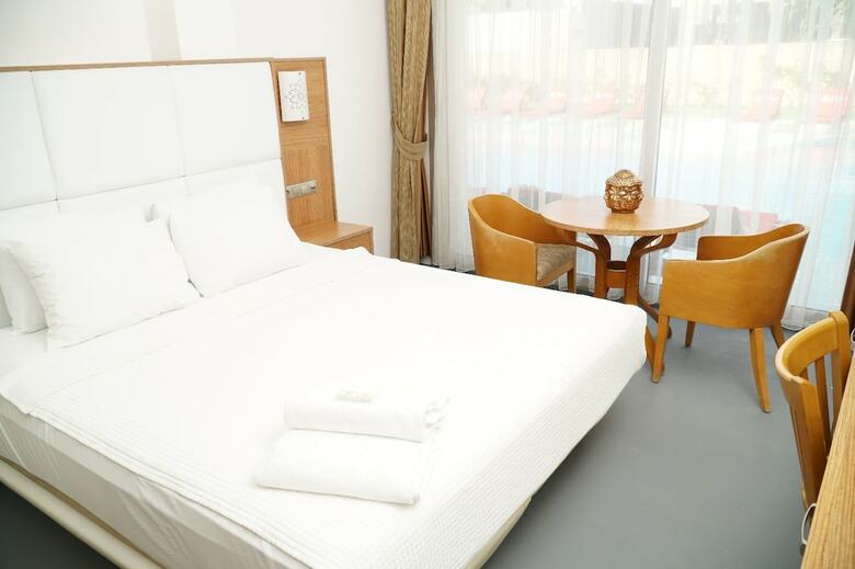Rooms Bohemian Hotel