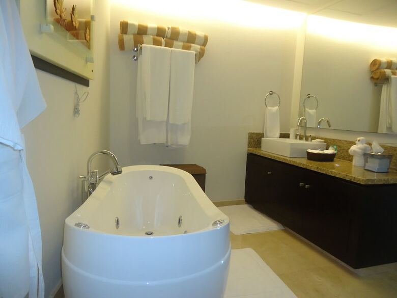 Aparthotel Tu Mirada Al Mar Beachfront Tower & Spa (3 Bedroom Condos)
