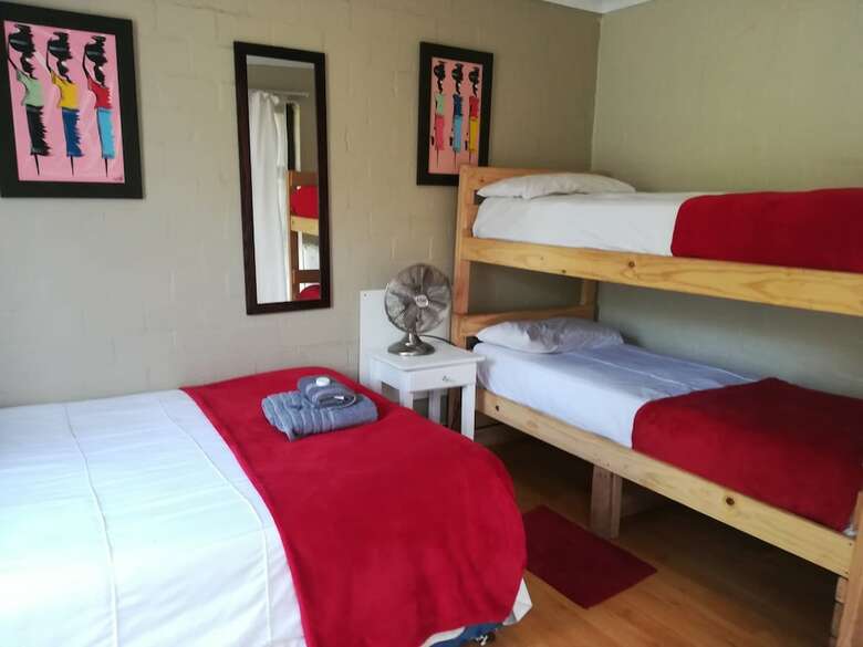 Hostal Saltycrax Backpackers And Adventures