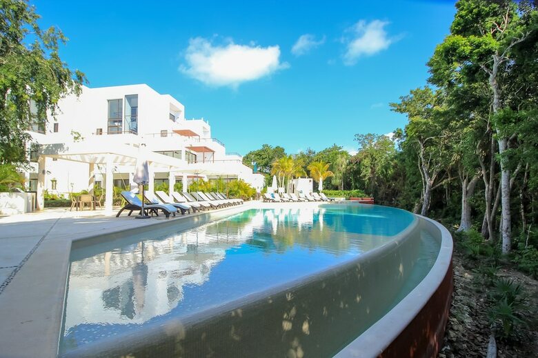Apartamentos Condo With Infinity Pool View By Olahola