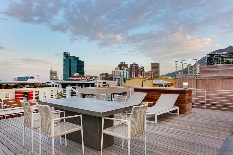 53 On Napier - Three Bedroom Apartment, Sleeps 6