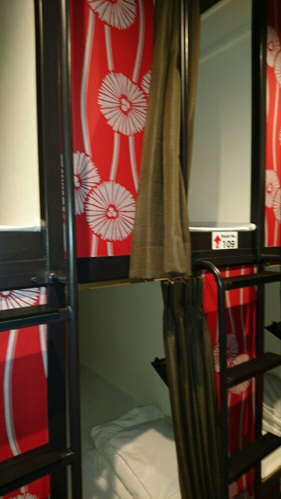 Capsule Hotel Hatagoya