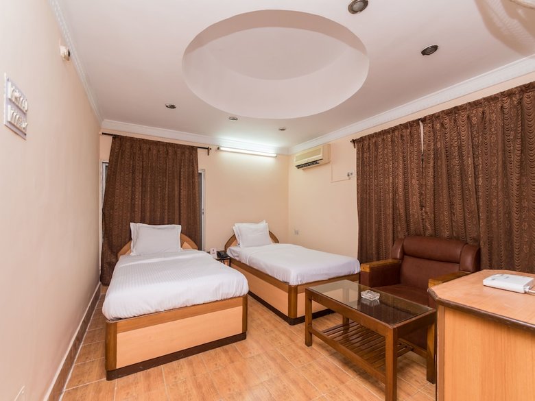 Hotel Oyo 9389 Near Vip Road