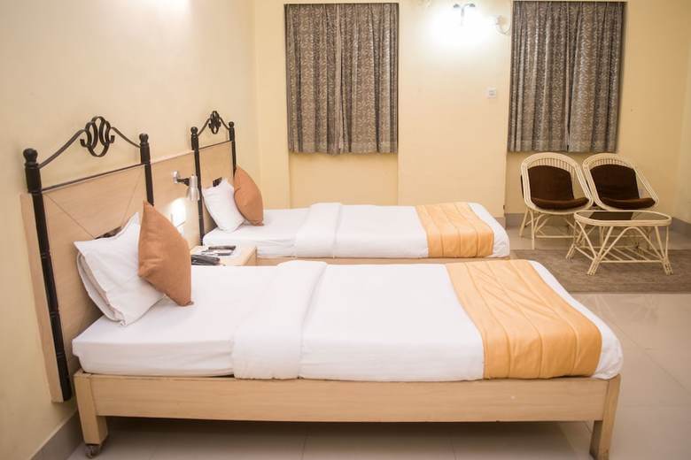 Hotel Oyo 7222 Chowdhury's Estates