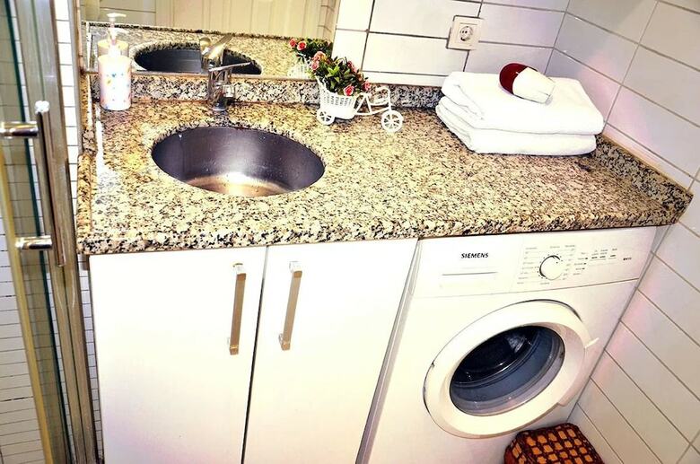 Hostal Evin Suites