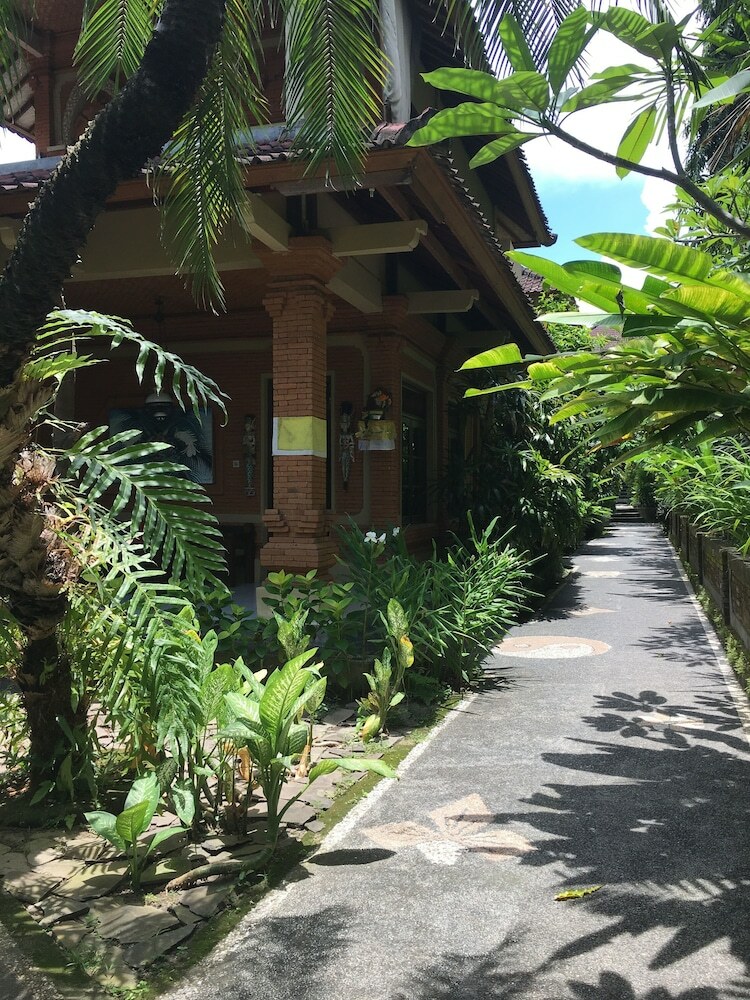 Cafe Wayan & Cottages