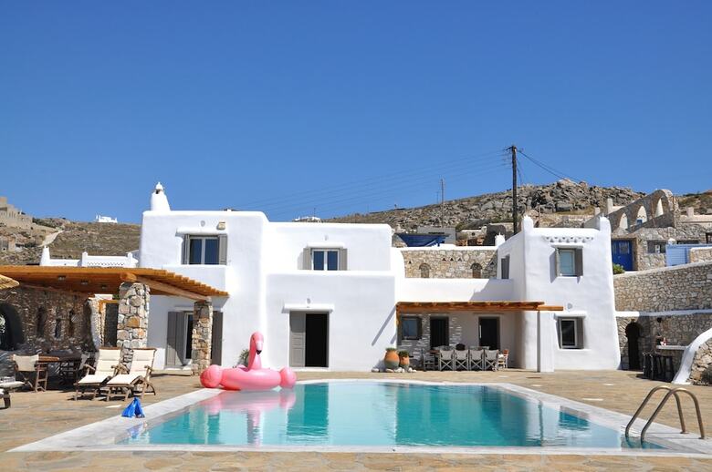 Zeus Seafront Villa
