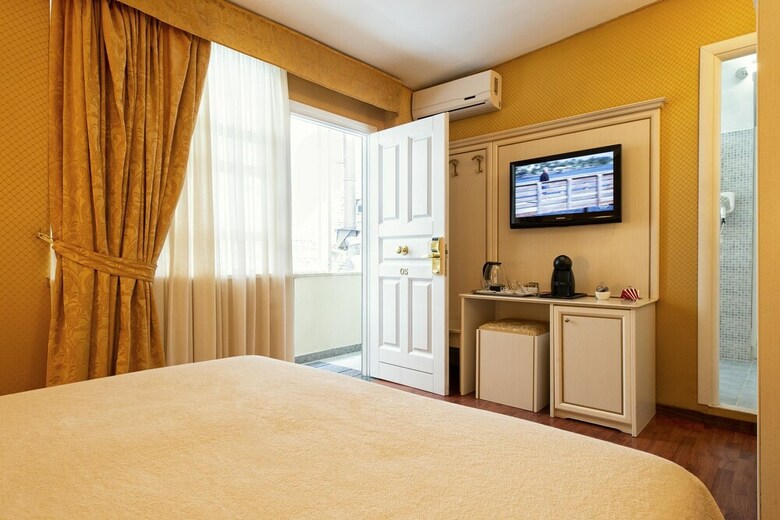 Hotel Canova Rooms In Spanish Steps