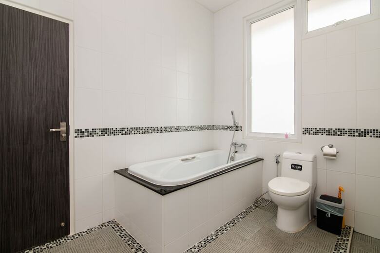 Hua Hin Pool Villa With 4 Bedrooms L27